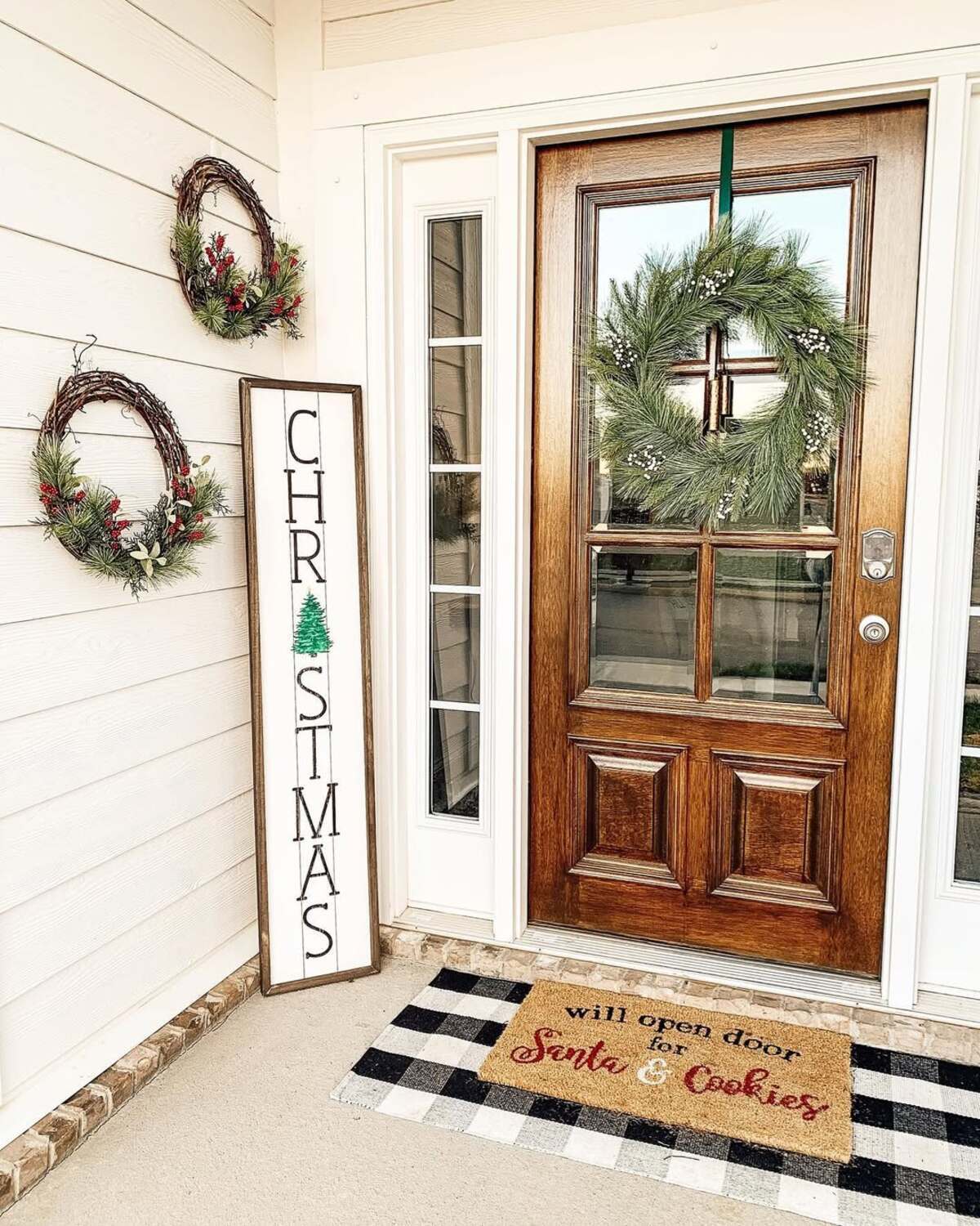 easy christmas front porch decor ideas 27