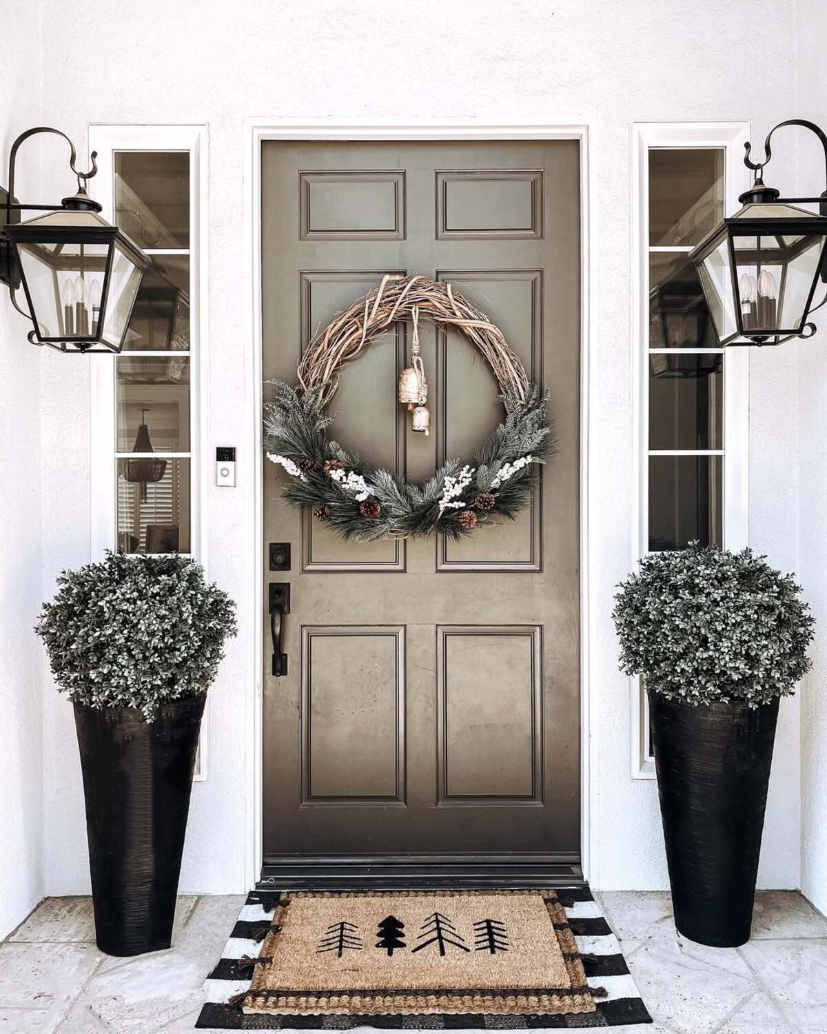easy christmas front porch decor ideas 3