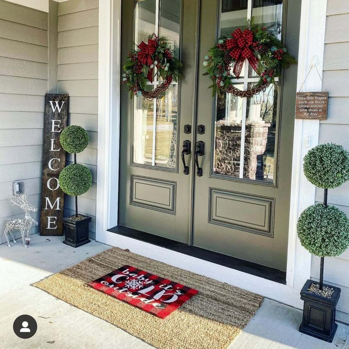 easy christmas front porch decor ideas 4