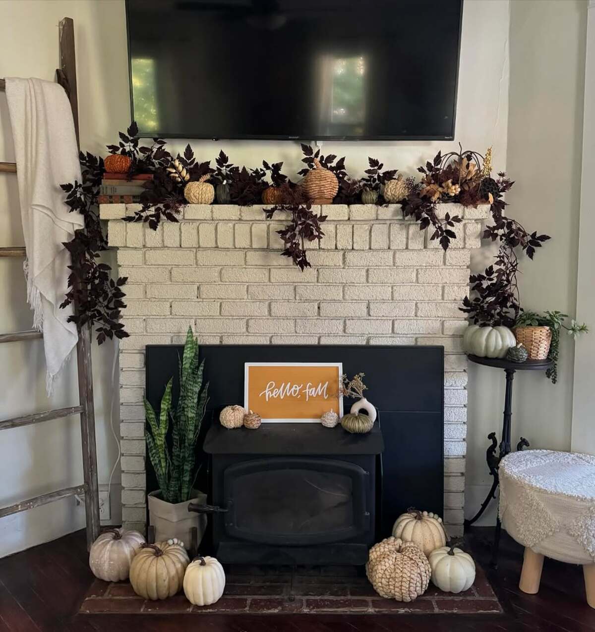 fall mantle decor ideas for fireplaces with tvs above 13