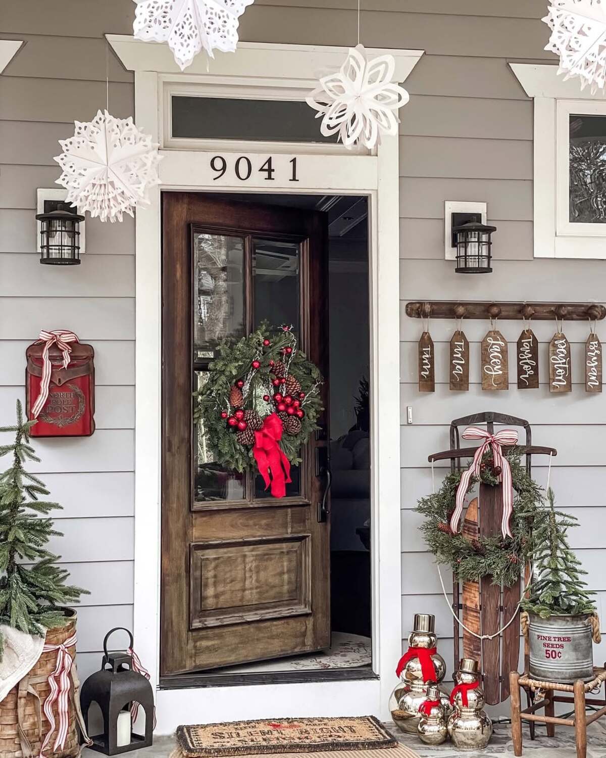 farmhouse christmas front porch decor ideas 12