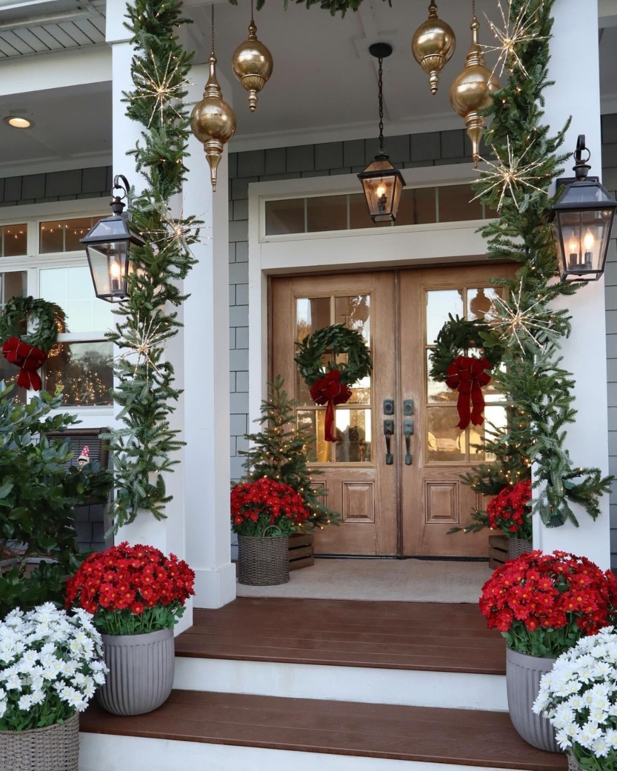 farmhouse christmas front porch decor ideas 17