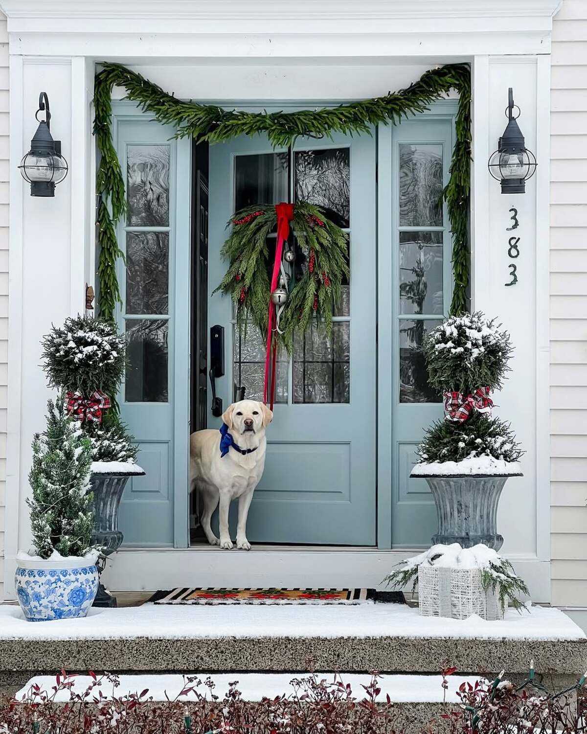 farmhouse christmas front porch decor ideas 18