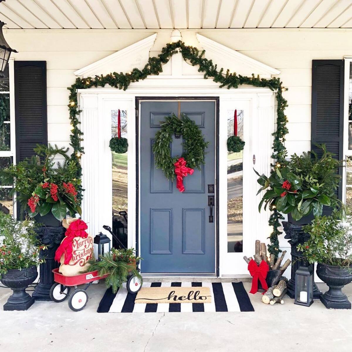 farmhouse christmas front porch decor ideas 29