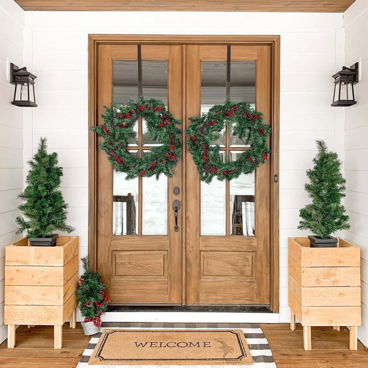 farmhouse christmas front porch decor ideas 8