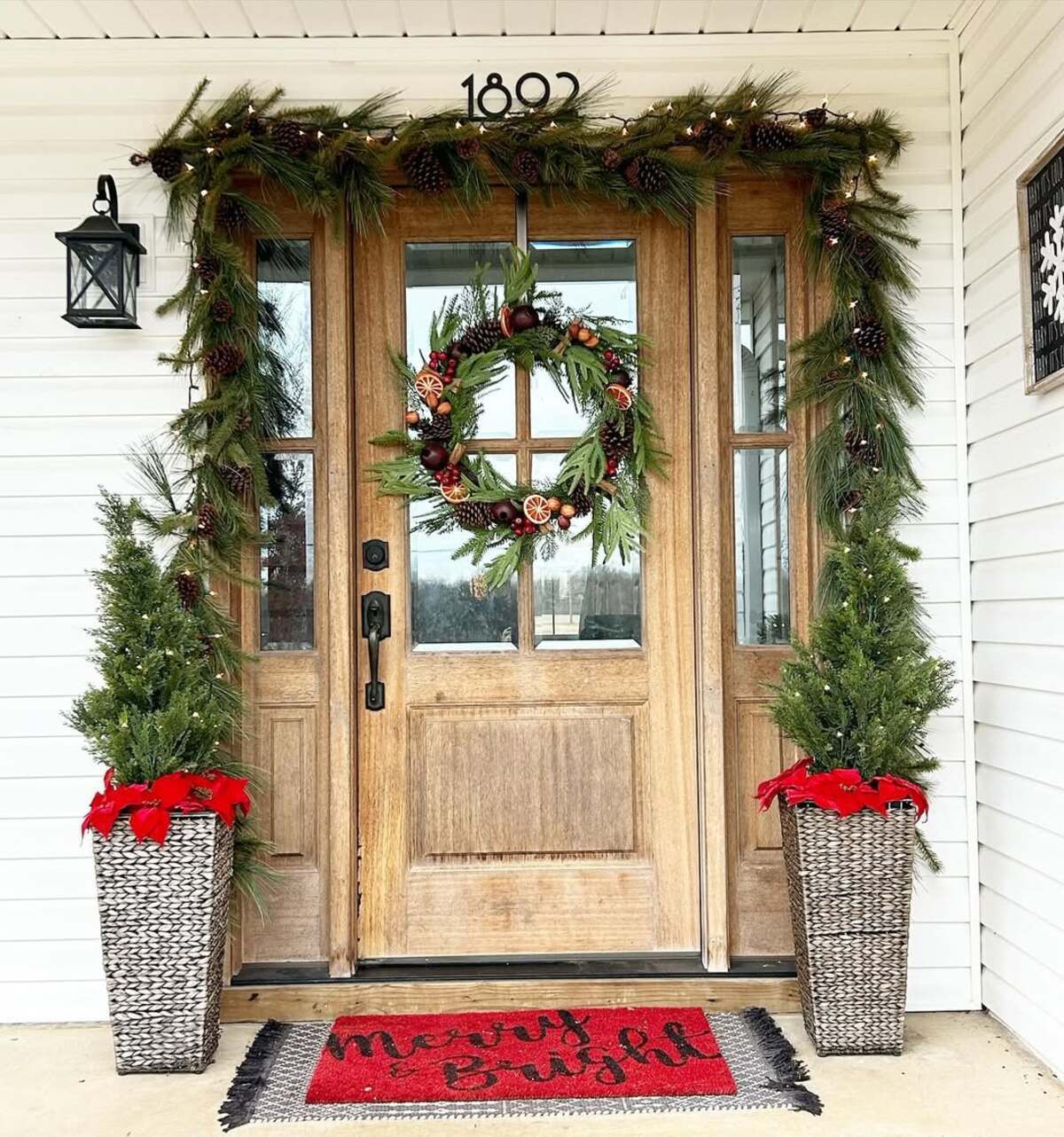 farmhouse christmas front porch decor ideas 9