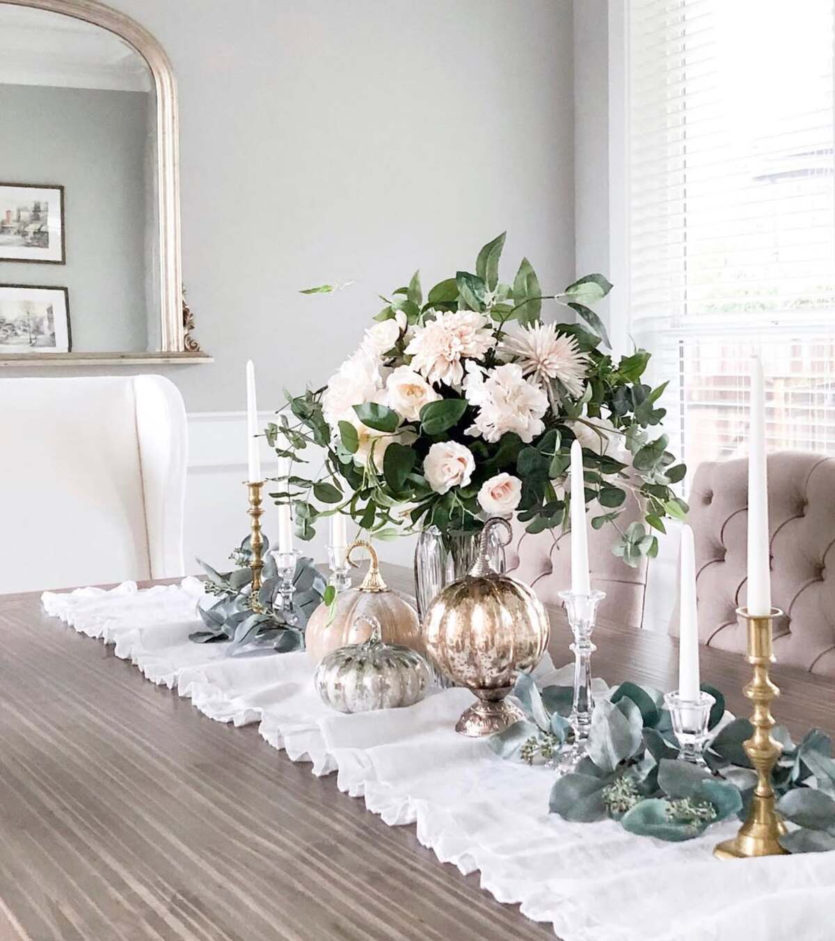 neutral fall decor ideas for dining table 11