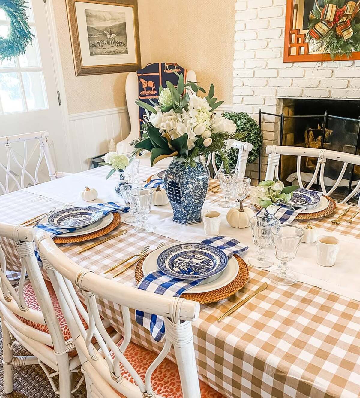 neutral fall decor ideas for dining table 15