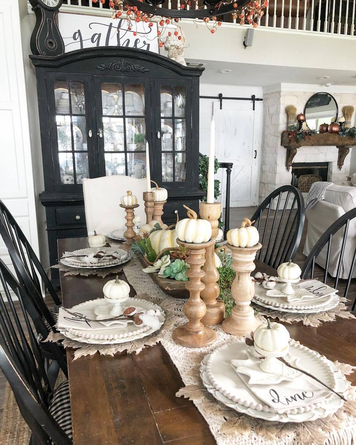 neutral fall decor ideas for dining table 19