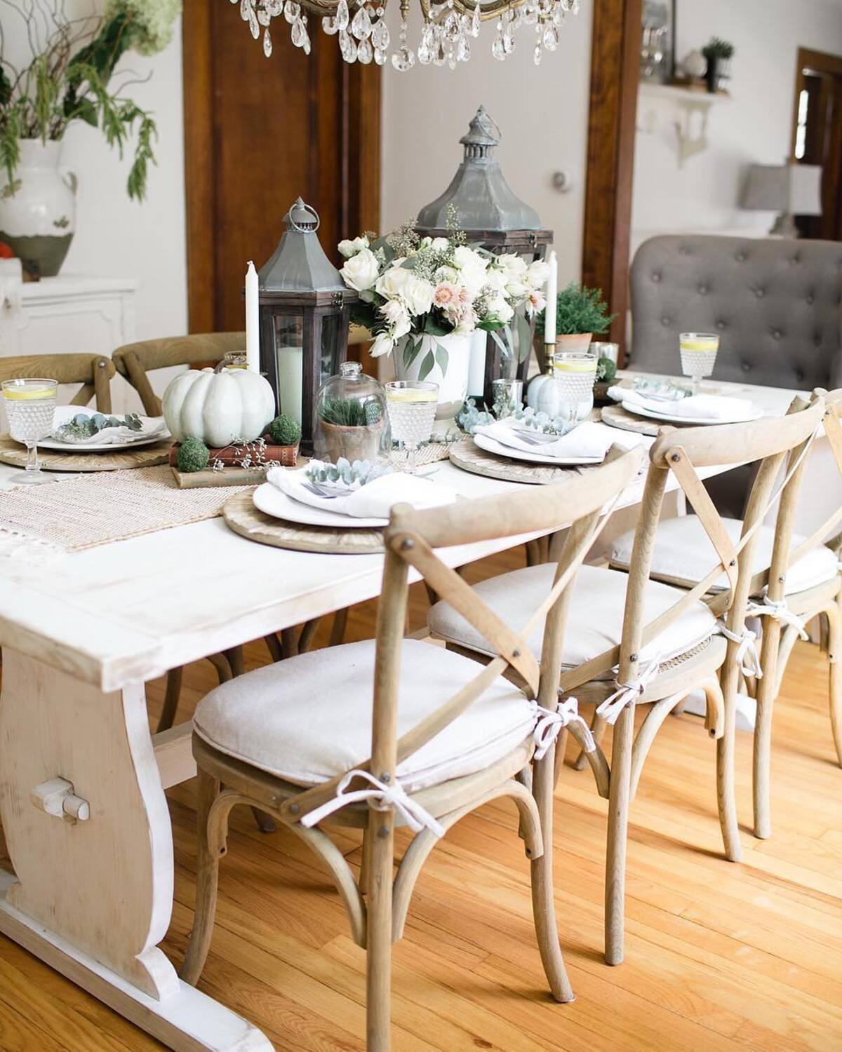 neutral fall decor ideas for dining table 21