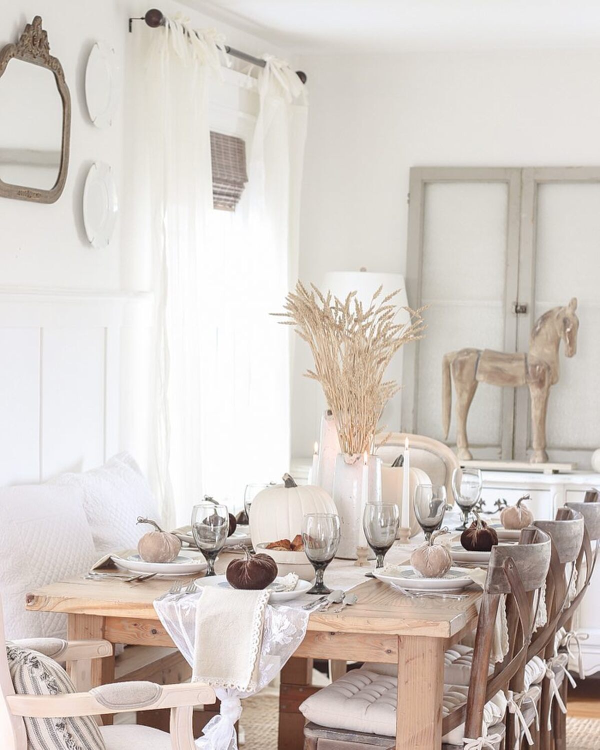 neutral fall decor ideas for dining table 23