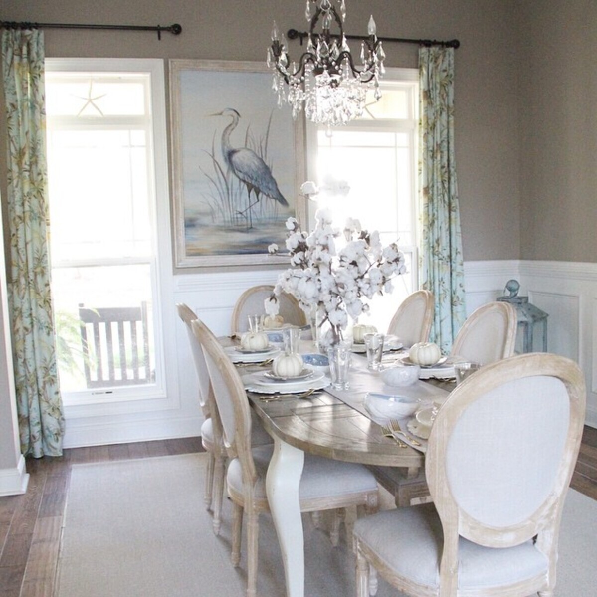 neutral fall decor ideas for dining table 27