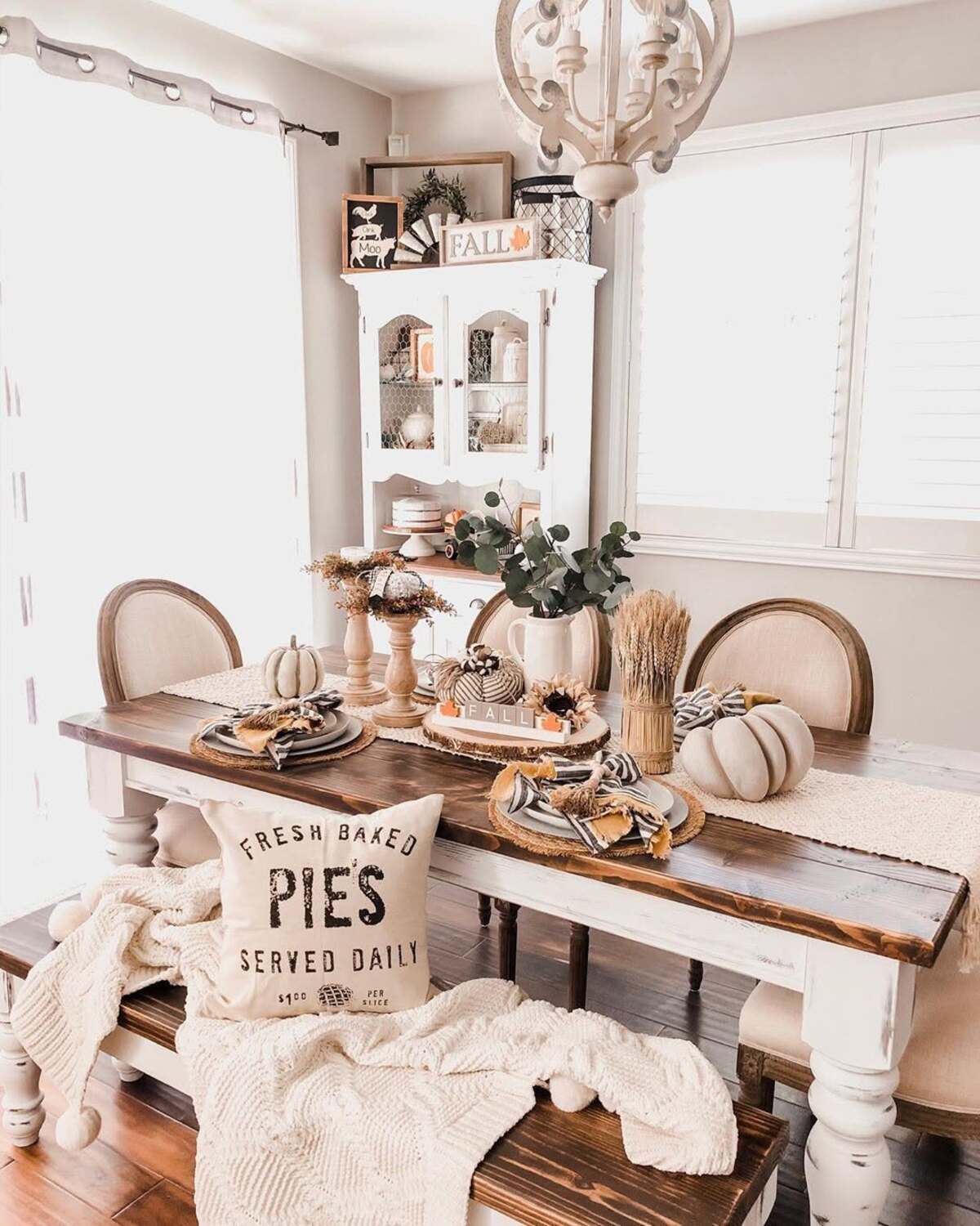 neutral fall decor ideas for dining table 3