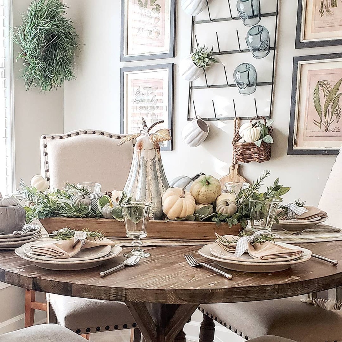 neutral fall decor ideas for dining table 5