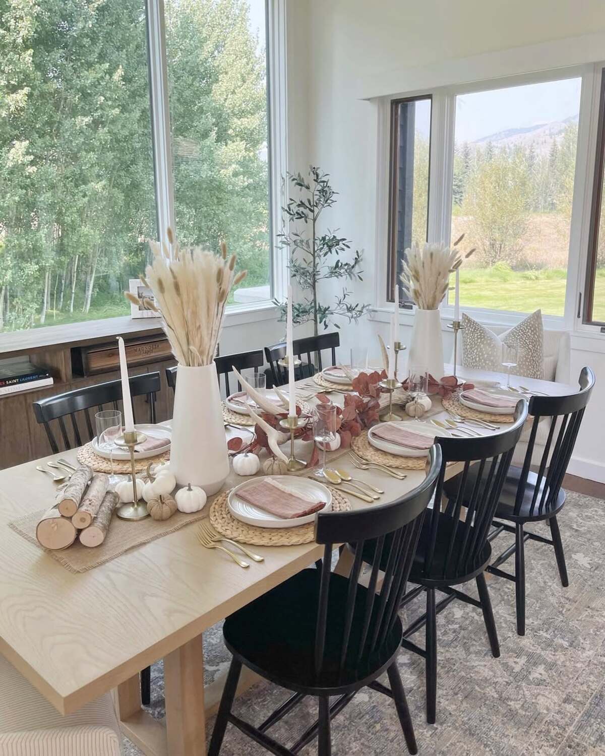 neutral fall decor ideas for dining table 6