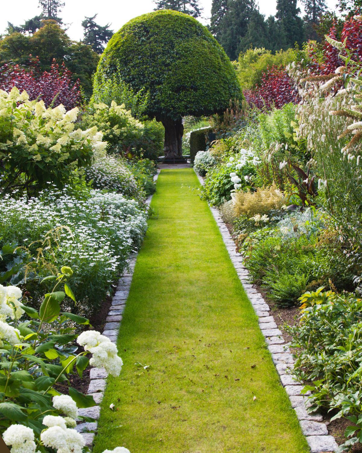 budget friendly landscaping borders 01