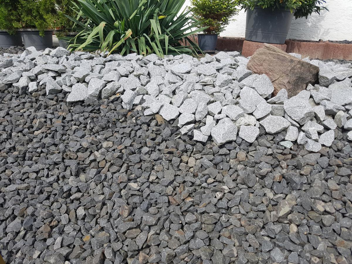 budget friendly landscaping borders 11