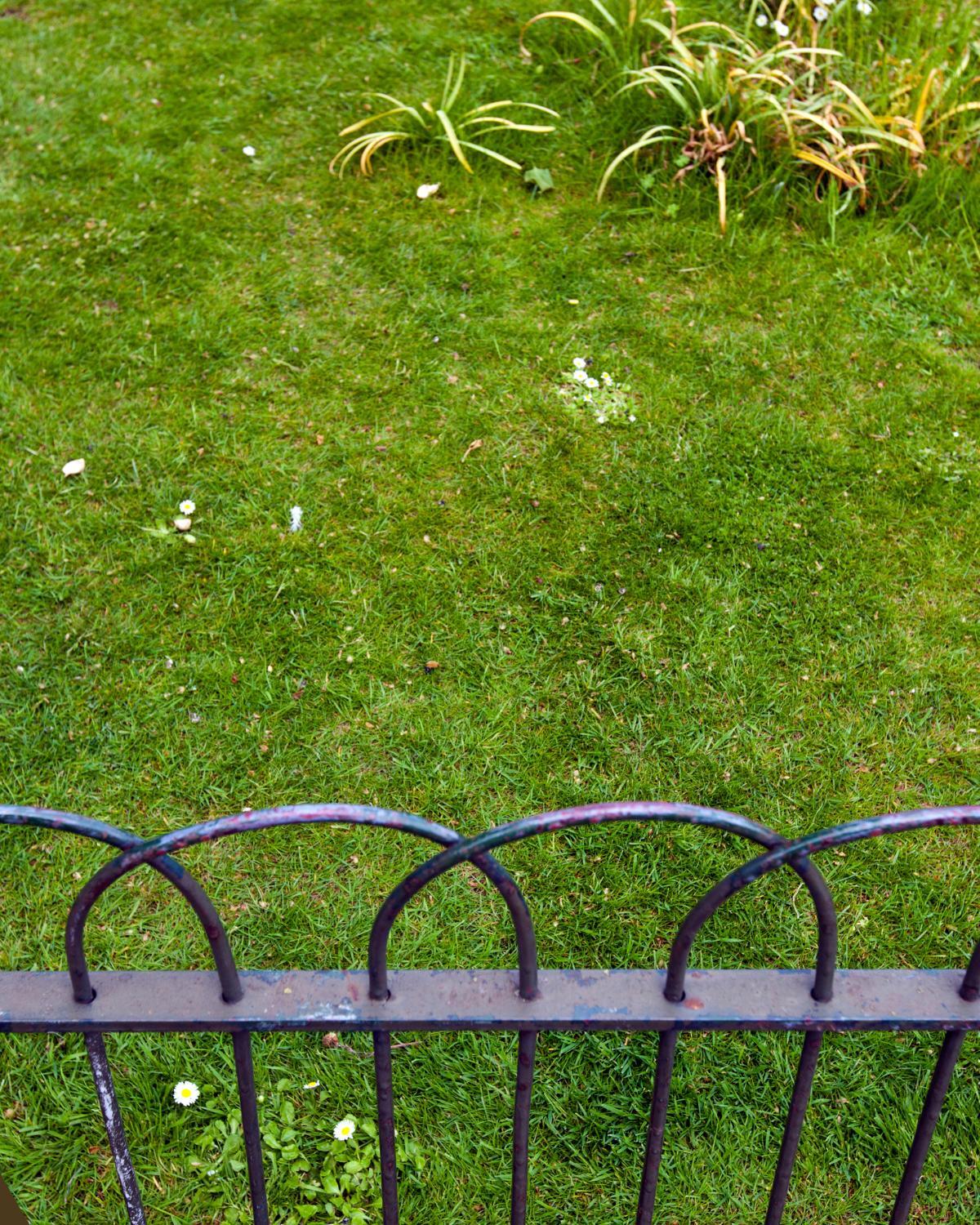 budget friendly landscaping borders 17