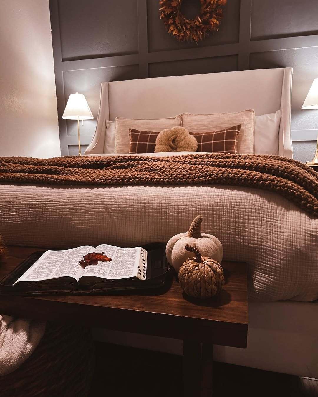 fall bedroom decor 3