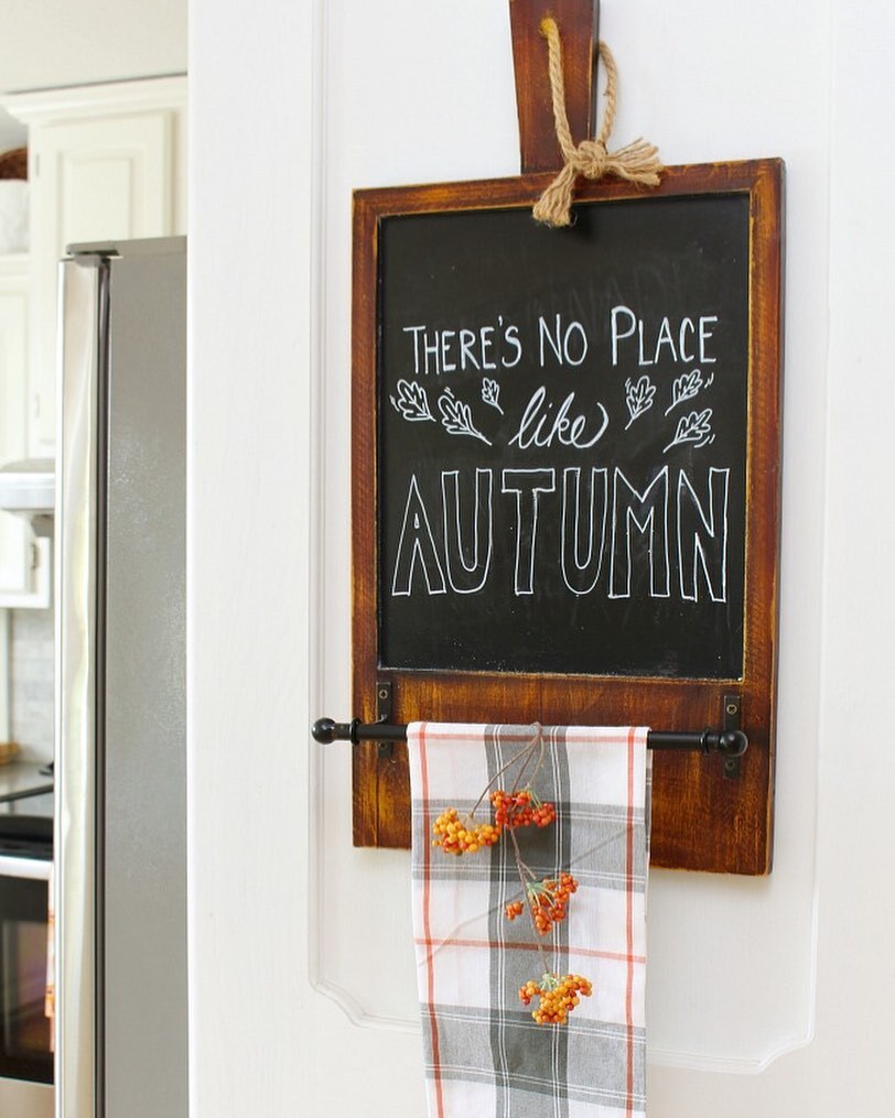 creative fall chalkboard ideas to decorate home 21